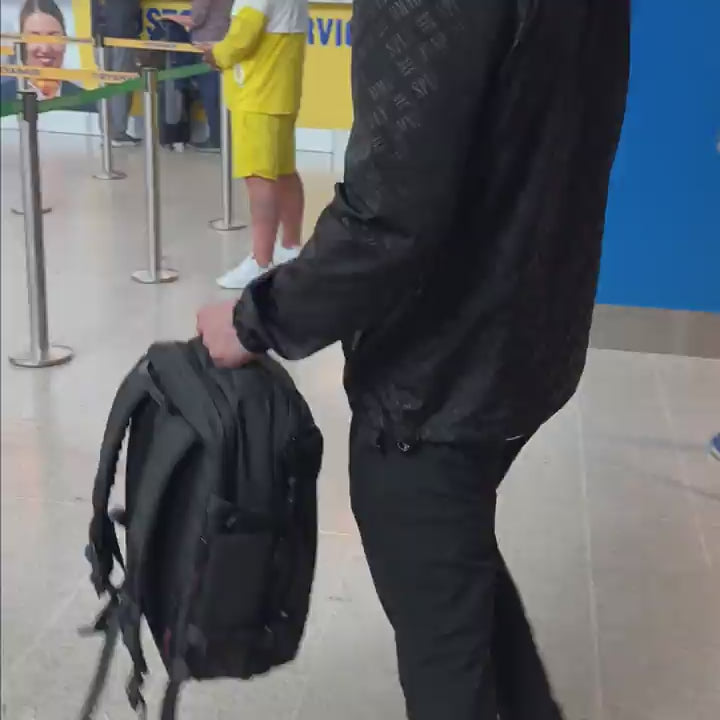 AerCabin backpack fits into ryanair sizer.